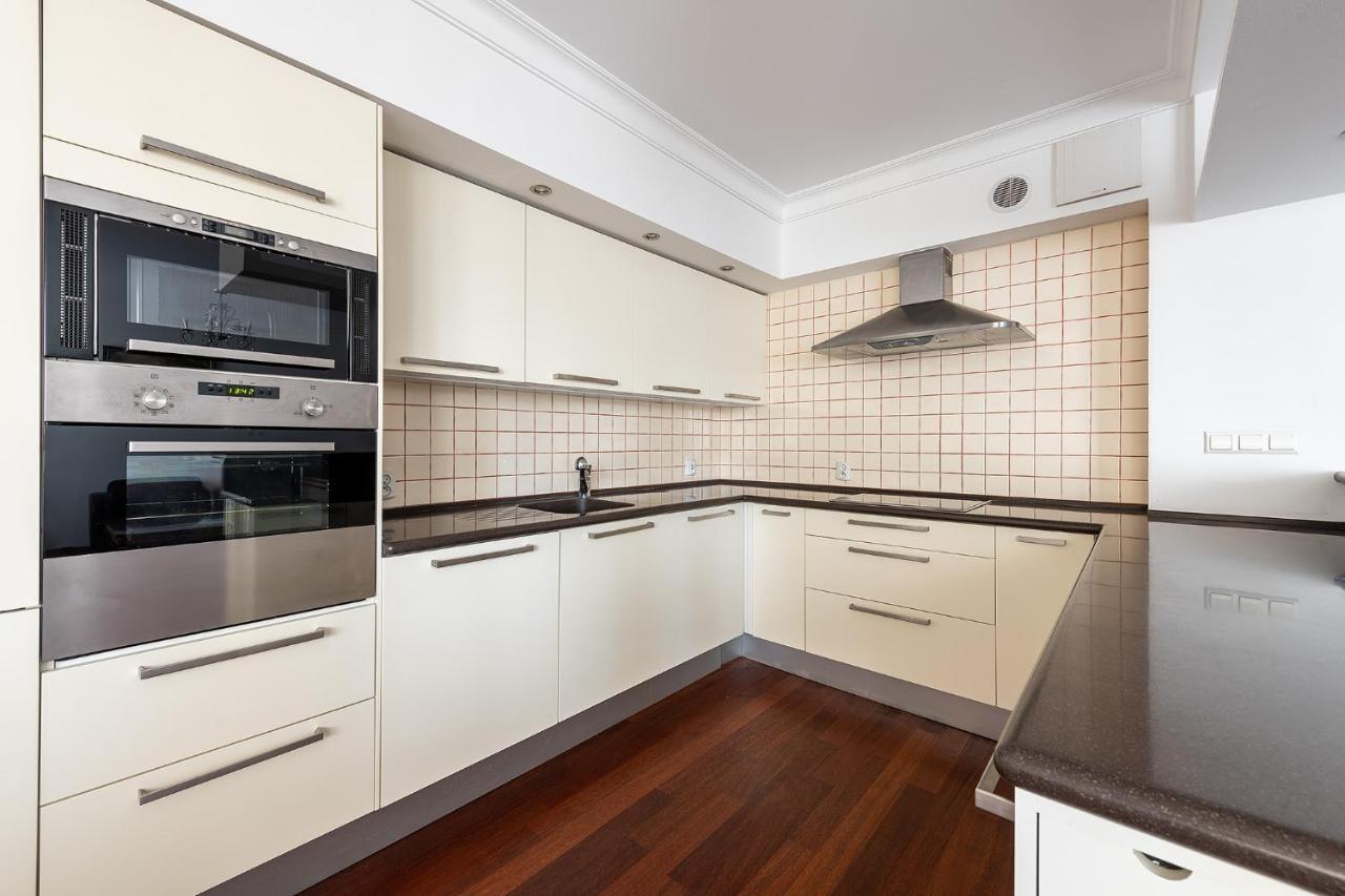 Bukowinska 12 Prywatne Mieszkanie 80M2 Z Dwiema Sypialniami I Balkonem 2X Bezplatne Miejsca Parkingowe Samodzielne Zameldowanie! Private Garage! Self Check-In System! Варшава Экстерьер фото