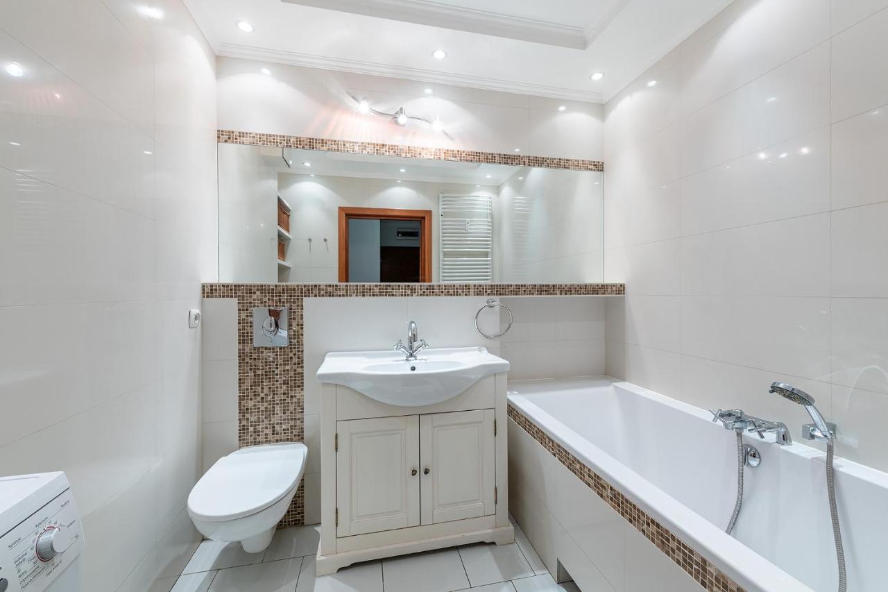 Bukowinska 12 Prywatne Mieszkanie 80M2 Z Dwiema Sypialniami I Balkonem 2X Bezplatne Miejsca Parkingowe Samodzielne Zameldowanie! Private Garage! Self Check-In System! Варшава Экстерьер фото