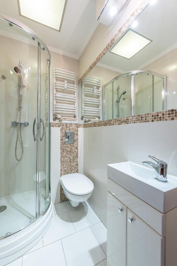 Bukowinska 12 Prywatne Mieszkanie 80M2 Z Dwiema Sypialniami I Balkonem 2X Bezplatne Miejsca Parkingowe Samodzielne Zameldowanie! Private Garage! Self Check-In System! Варшава Экстерьер фото